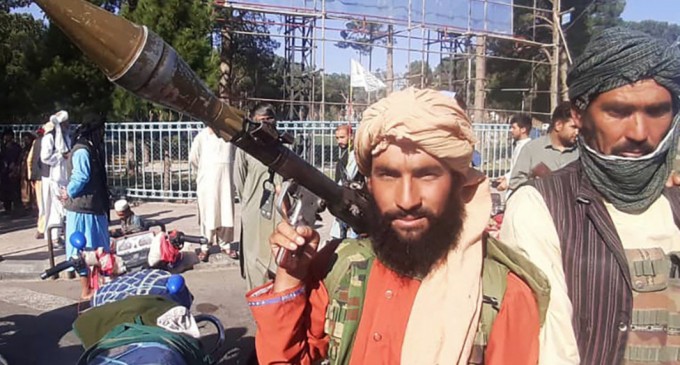 BREAKING NEWS Talibanii au intrat în Kabul / SUA își evacuează oamenii din capitala afgană cu elicopterele – International