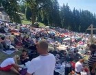 VIDEO Pelerinaj ca înainte de pandemie: Aproximativ 10.000 de oameni la Mănăstirea Nicula, de Sfânta Maria – Esential