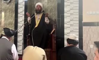 Kabul: Prima rugăciune de vineri de la preluare puterii de către talibani a început cu o lecție despre înfrângerea americanilor de pe frontul afgan / Bărbații au început deja să își lase barba să crească VIDEO – International