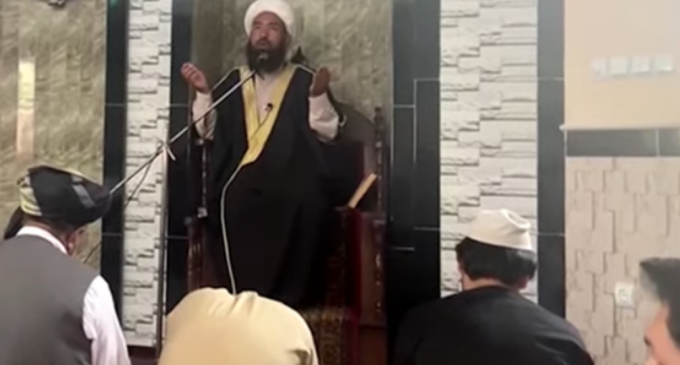 Kabul: Prima rugăciune de vineri de la preluare puterii de către talibani a început cu o lecție despre înfrângerea americanilor de pe frontul afgan / Bărbații au început deja să își lase barba să crească VIDEO – International