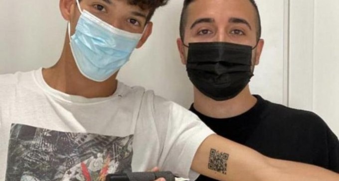 Brațul la control: Un student italian și-a tatuat codul QR de pe certificatul de vaccinare antiCovid – Coronavirus