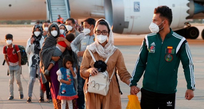 Peste 90 de ţări, între care şi România, anunţă că au primit asigurări de la talibani că evacuările vor putea continua şi după 31 august / Documentul nu e semnat de China și Rusia – International