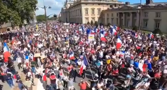 VIDEO Protest de amploare în Franța față de pașaportul sanitar impus de autorități – International