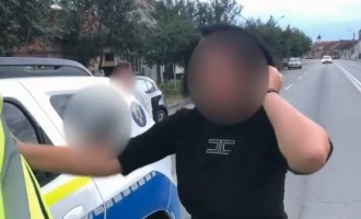 VIDEO Femeie prinsă băută la volan în Timiș, către polițiști: „Băi, tâmpitule, nu sunt beată! În Germania dacă bei o bere ai voie să conduci” – Esential