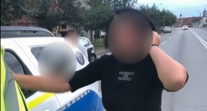 VIDEO Femeie prinsă băută la volan în Timiș, către polițiști: „Băi, tâmpitule, nu sunt beată! În Germania dacă bei o bere ai voie să conduci” – Esential