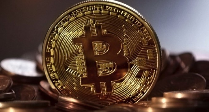 O singură tranzacție Bitcoin are o amprentă de carbon mai mare decât 100.000 de ore de videoclipuri YouTube