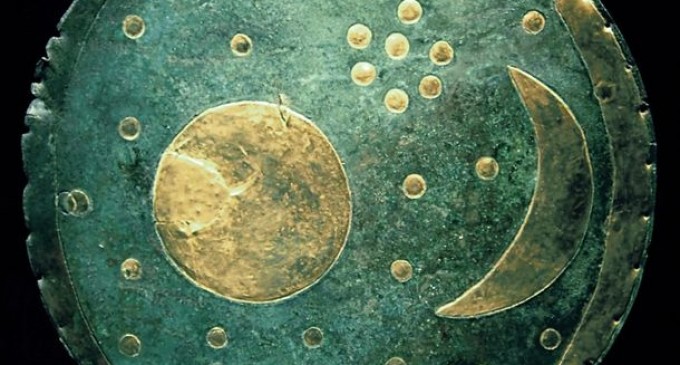 Marea Britanie va împrumuta faimosul Disc ceresc de la Nebra asupra căruia planează suspiciuni că ar fi un fals – Arheologie