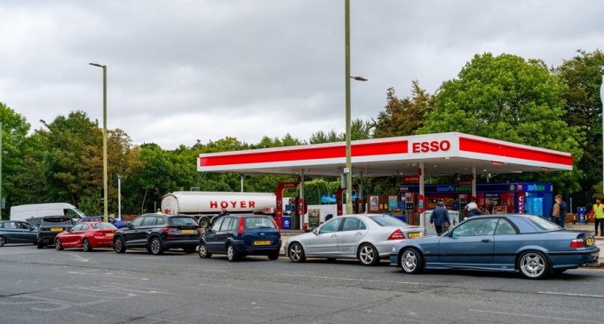Criza carburanților din Marea Britanie, prin ochii unor români de acolo: „Există deficit de șoferi ieftini, nu de șoferi la propriu” – International