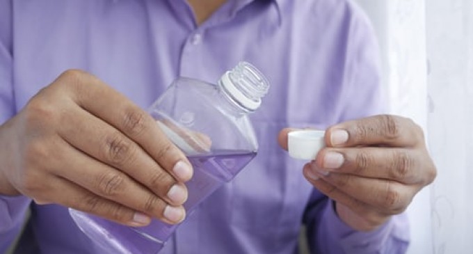 Descopera 5 motive pentru care ar trebui sa folosesti apa de gura zilnic!