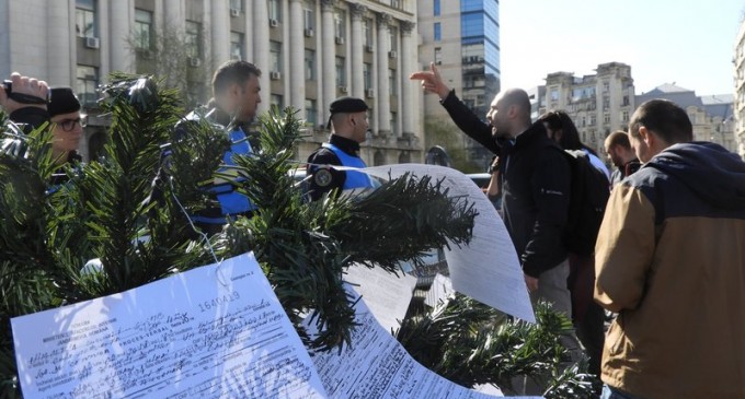 Protestatarul Cristian Dide, vizat într-un dosar de trafic de droguri de risc, a fost reţinut / DIICOT anunţă că au fost trimise colete cu o parte din stupefiante la sediul instituţiei – Esential