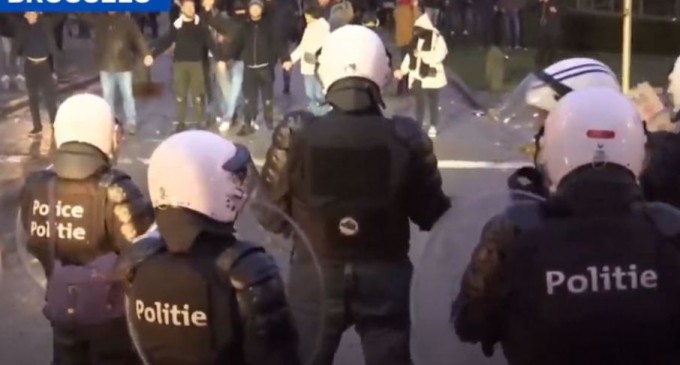 Proteste antirestricții la Bruxelles: Ciocniri între manifestanți și forțele de ordine – International
