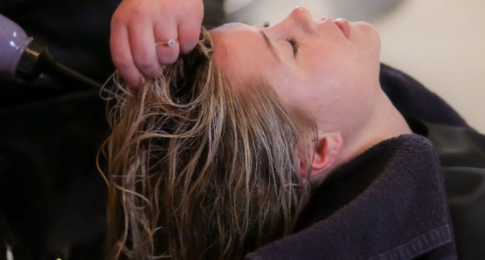 X cosmetice esențiale pentru îngrijirea părului