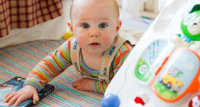 Cum alegi jucăriile potrivite pentru bebelușul tău