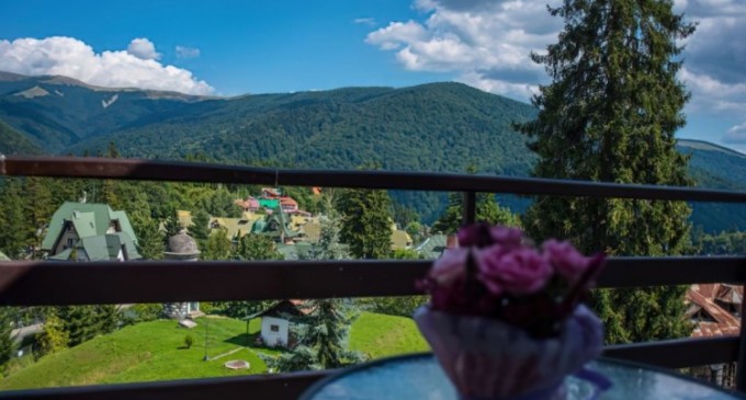 Motive să evadezi într-o vacanță de recreere la poalele Bucegilor