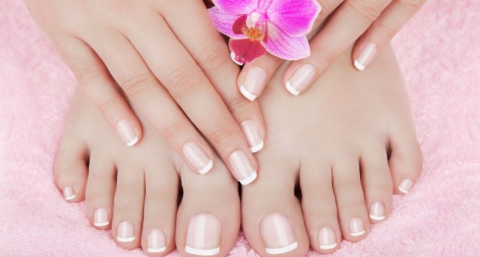 Ingrijirea unghiilor de la picioare intr-un salon de cosmetica