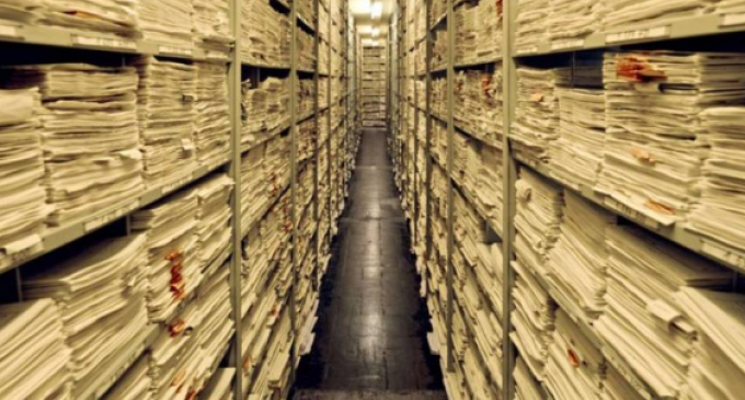 Analizând statutul arhivei S.I.P.A., care se află in actualul sediu al A.N.P., și pentru care unii au plătit cu cariera doar pentru că au intrat in acest spațiu ” ca să schimbe un bec”, nu ne poate convinge nimeni ca acest mastodont se va organiza de azi in 30 de zile pentru mutare