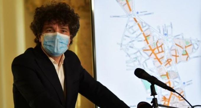 „Daca cineva il mai acuza pe Nicușor Dan ca nu are bile, mă fac foc”!/Tocmai a luat de pe net 3.972 de bile!