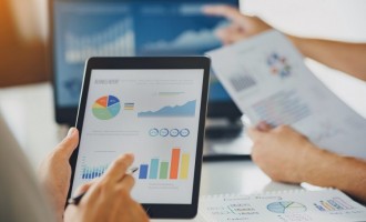 Cum îți poți dezvolta afacerea și reduce riscurile financiare