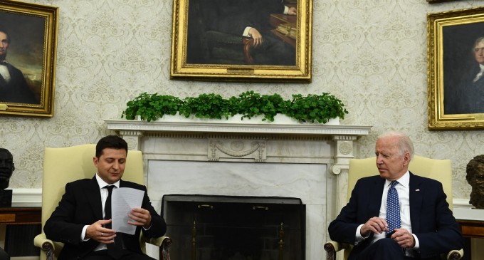 Tensiunile cu Rusia: Biden şi Zelenski au convenit să continue „diplomaţia” şi „descurajarea”