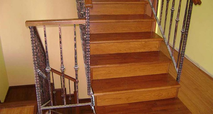 Scarile interioare din lemn se remarca prin proprietati superioare de rezistenta