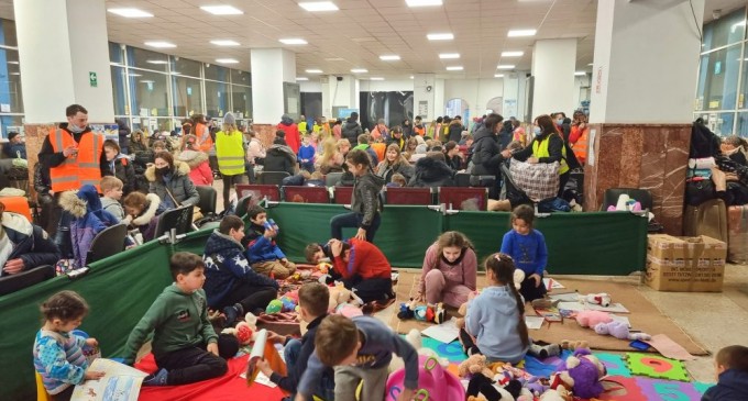 Războiul nu trebuie să fure copilăria!/LOC DE JOACĂ PENTRU COPIII DIN UCRAINA, ÎN GARA DE NORD BUCURESTI/ROMÂNIA, MODEL DE BUNĂTATE!