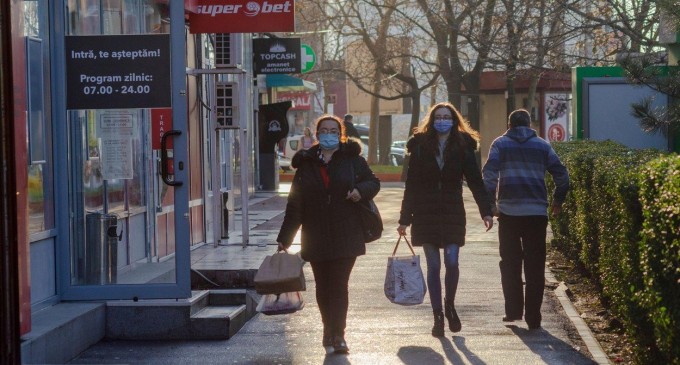 Aproape 4.000 de noi cazuri de COVID-19 în ultimele 24 de ore, dintre care o treime în București