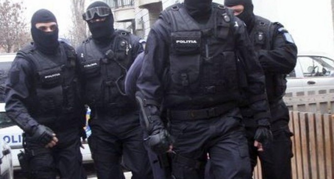 „N-are sens să cauți valori într-o țară care venerează crima organizată”