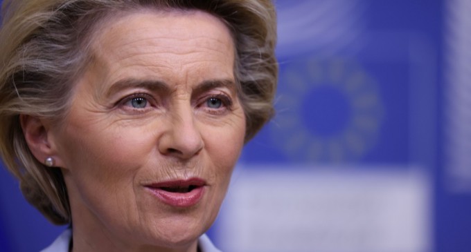 Ursula von der Leyen s-a dus în India pentru a discuta despre Ucraina și despre comerț