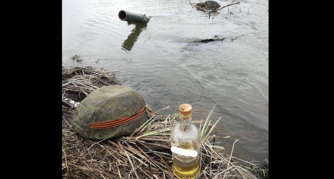 Ucraina distribuie o imagine cu o blindată rusească intrată la apă: „Iată consecințele consumului de alcool”