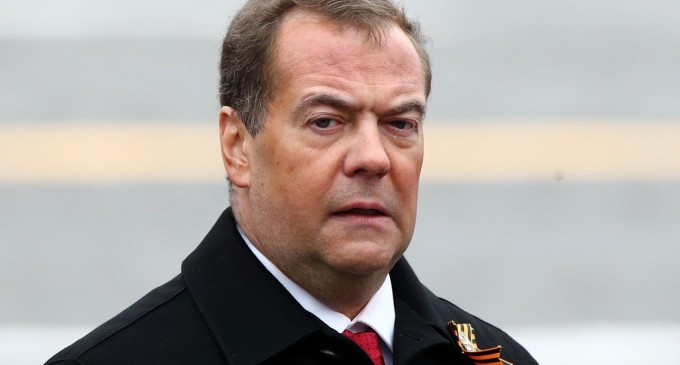 Medvedev amenință cu atacuri rusești asupra orașelor din vestul Ucrainei: „Călăreții Apocalipsei sunt pe drum”