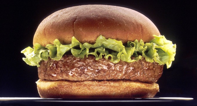 Cum a reușit un copil de 2 ani să plaseze o comandă de zeci de hamburgeri cu livrare la domiciliu