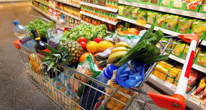 Rușii încep să cumpere produse alimentare mai ieftine din cauza inflației