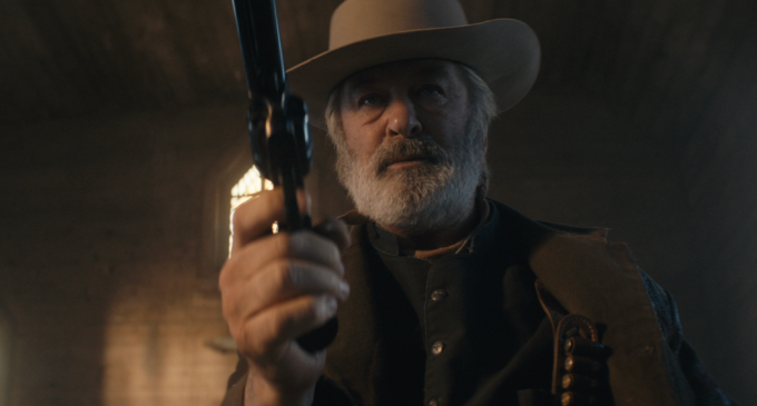 Alec Baldwin spune că se așteaptă ca nimeni să nu fie inculpat în cazul morții regizoarei Halyna Hutchins