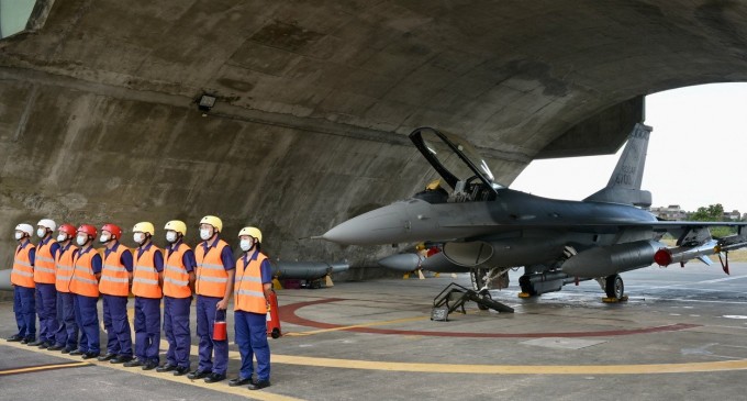 Taiwanul îşi prezintă cel mai avansat avion de luptă după manevrele chineze
