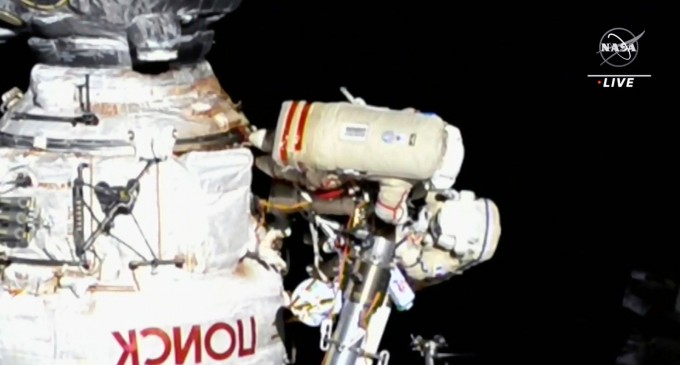 Un cosmonaut rus a revenit de urgență la bordul ISS din cauza unei probleme cu costumul său spațial