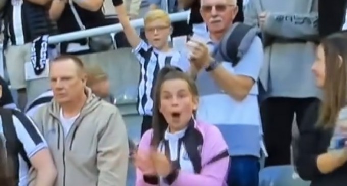 Digisport: Credea că va primi tricoul favoritului și era în culmea fericirii, dar ce a urmat a devenit viral