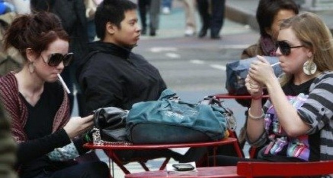 ​Fumatul interzis pentru minori în spațiile publice / Amenda cuprinsă între 100-500 de lei – proiect de lege