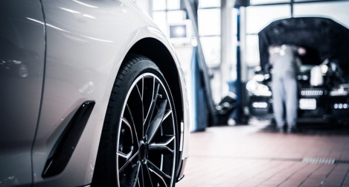 O persoană din Tulcea s-a prezentat la RAR pentru a omologa un autoturism „tunat” cu cornier şi suporturi pentru poliţe / Oficiali RAR: „Multă inconştienţă”