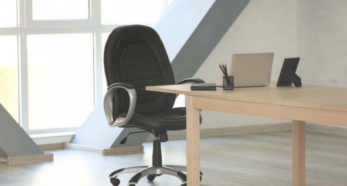 3 criterii de care să ții cont înainte să alegi un scaun pentru birou