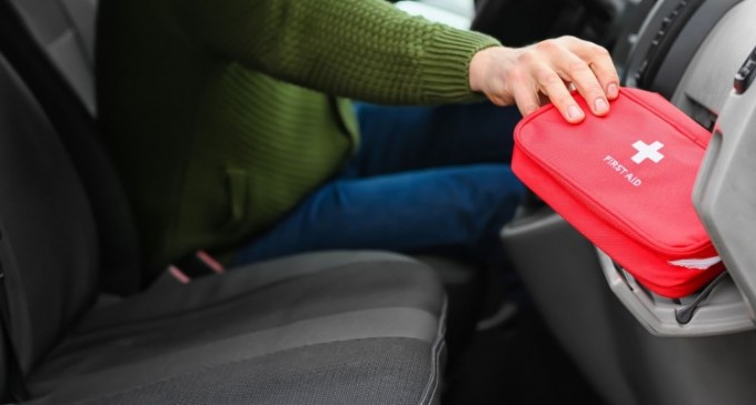 Detii un autoturism? Iata ce trebuie sa stii despre rolul si obligativitatea unei truse medicale auto!