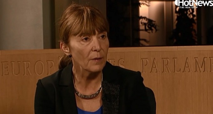 Libertatea: Monica Macovei, implicată într-un accident rutier în județul Constanța. Un motociclist a fost rănit