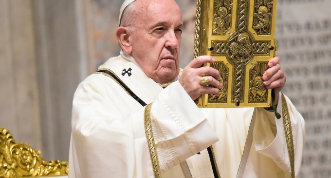 Papa Francisc către seminariști: „Preoții și călugărițele se uită la materiale pornografice, este un viciu pe care îl au mulți oameni. Fiți atenți”