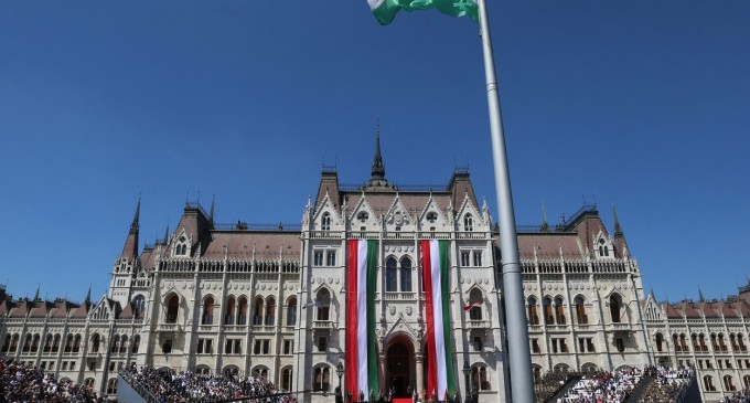 UE a dat Ungariei termen până în decembrie pentru aplicarea reformelor anticorupţie