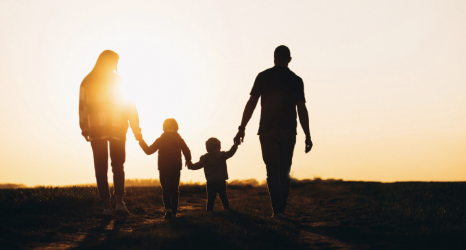 editiadedimineata.ro: Când ”n-a fost să fie”, dar tu tot îți dorești copil. Care e cea mai bună soluție? Adopția sau fertilizarea in vitro?