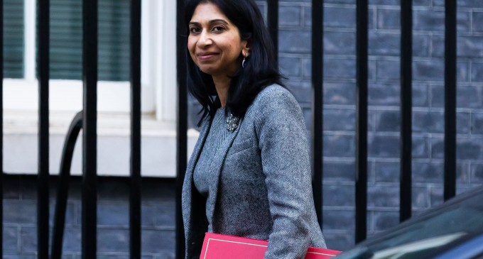 Ministrul britanic de Interne Suella Braverman demisionează după doar şapte săptămâni de la preluarea mandatului