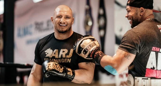 Meciul vietii pentru cel mai iubit luptator din Banat. Raul Catinas lupta cu numarul 1 mondial din K1