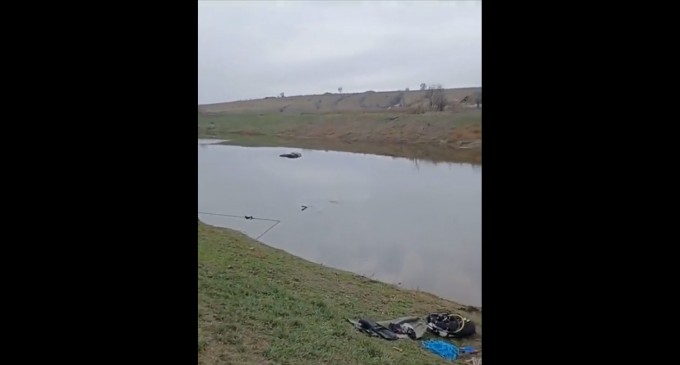 VIDEO Cum au reușit ucrainenii să recupereze un blindat rusesc în Herson / Imaginile care contrazic ministerul rus al Apărării