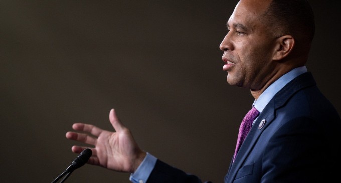 Hakeem Jeffries, ales şef al democraţilor din Camera Reprezentanţilor, devine primul lider de culoare din Congresul SUA