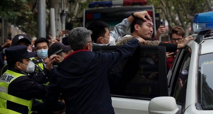 Shanghai se află sub supravegherea intensă a poliției după un weekend de proteste