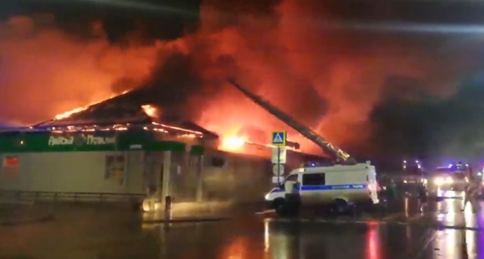 Incendiu masiv la o cafenea din Rusia: Cel puțin 13 oameni au murit – VIDEO